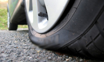 Οδηγός για την επισκευή ενός σκασμένου ελαστικού