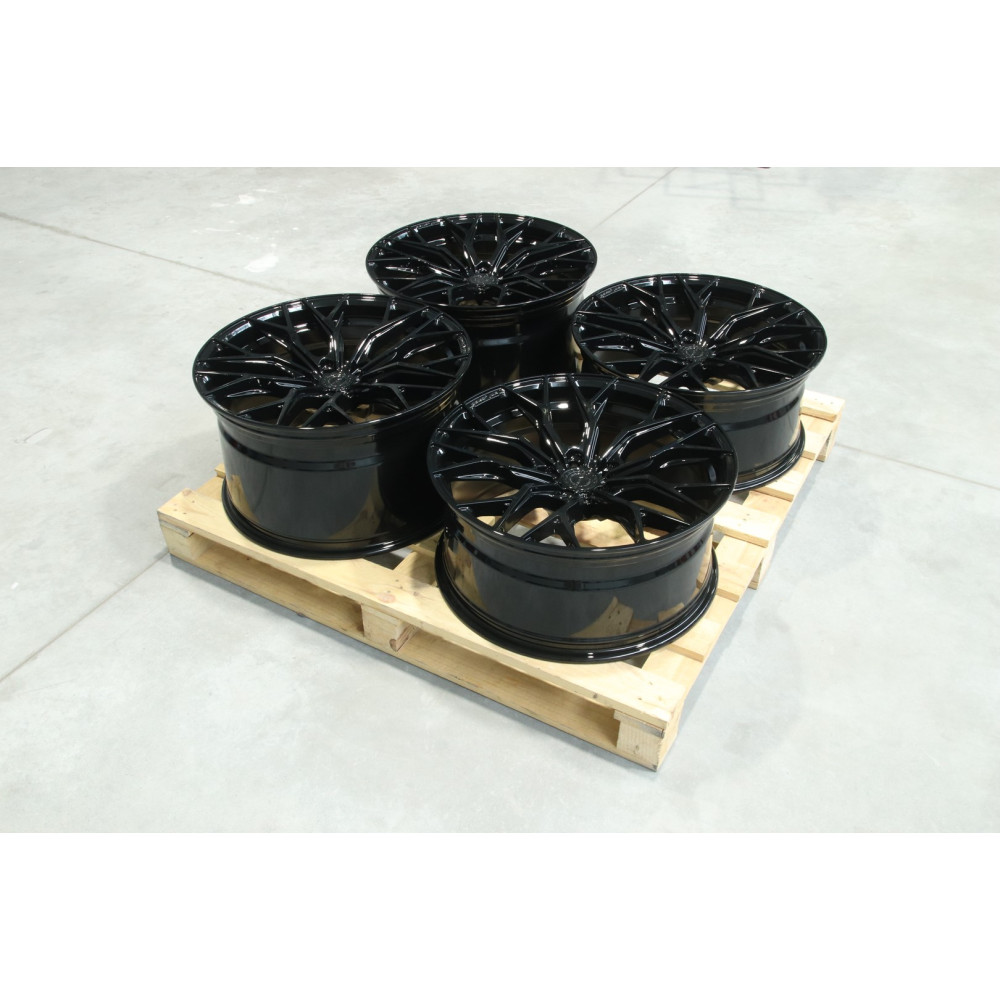 Set of CVR1 21x9,5 ET25 + 21x11,5 ET33 5x120 Gloss Black