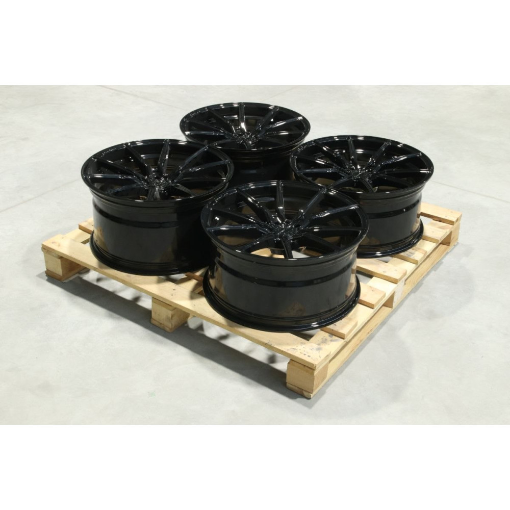 Set of CVR4 20x9,5 ET30 + 20x10,5 ET45 5x114,3 Gloss Black