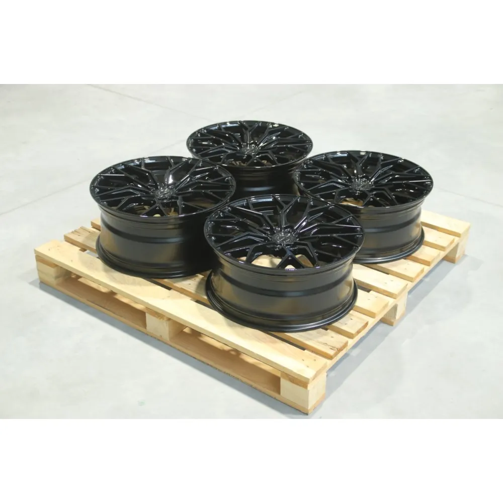 Set of CVR1 19x8 ET40 + 19x8,5 ET45 5x112 Gloss Black