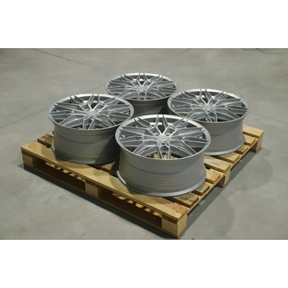 Set of CVR6 20x8,5 ET35 5x112 Gloss Silver